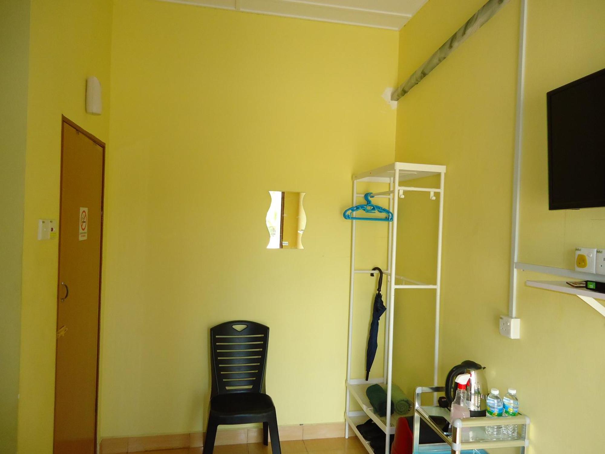 Lodge D'pinggir Guest *